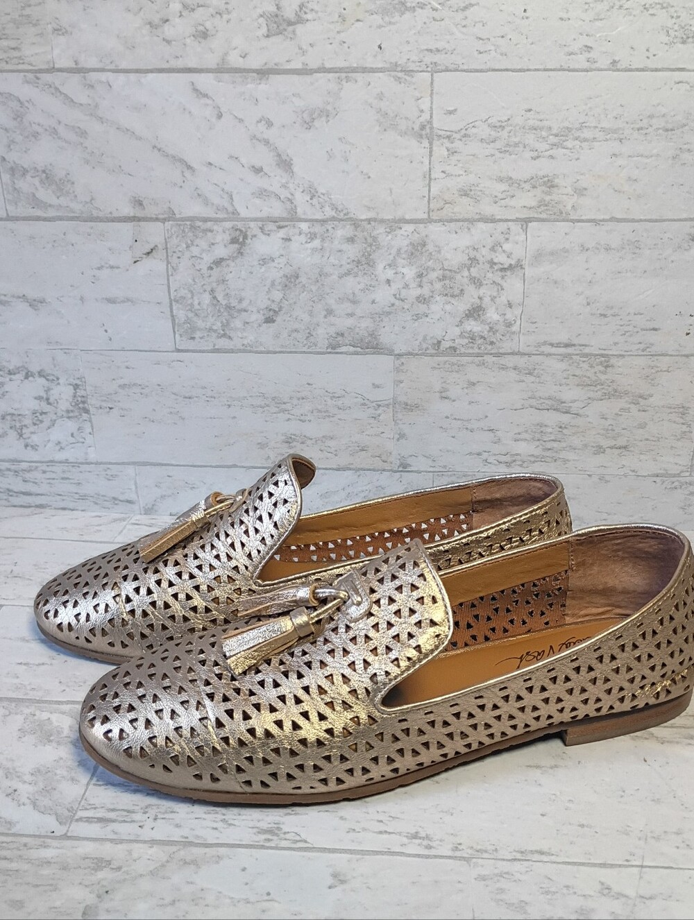 Patricia Nash Francesca Pale Gold Laser Cut Perforated Tassel Flats Loafers 8.5M